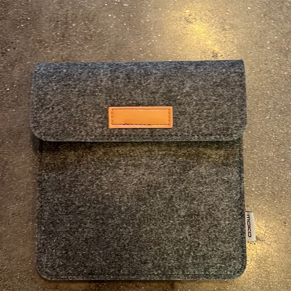 Moko Tablet e-reader Sleeve- Gray felt fabric 6.5 “x 7” interior pocket NEW!